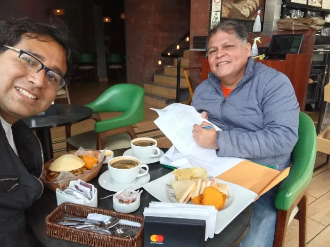 Reunión y firma con clientes